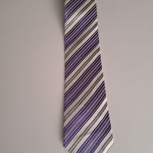 An elegant men's tie. Hand made. 100% silk.
